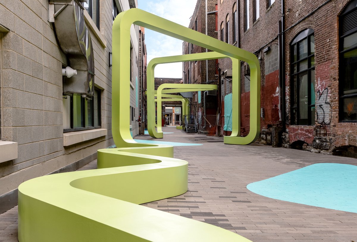 retokommerling's tweet photo. #DimartsUrbans _
La próxima vez que pases por un callejón recuerda este proyecto. City Thread diseñado por Sports.
Fotografías: Garey Gomez , Justin Harris y Benjamin Chase.

#Arquitectura #Architecture #Diseno https://t.co/UaMWBhxELf