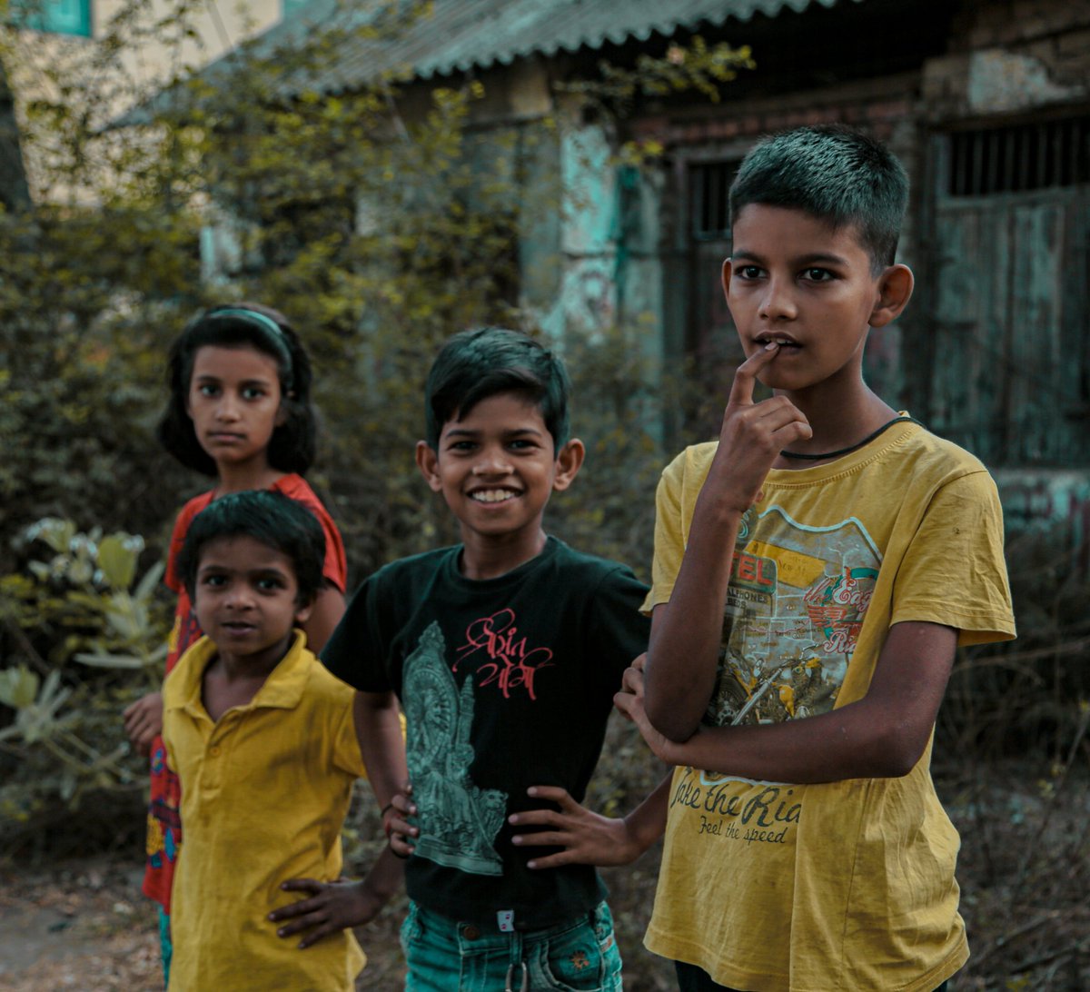 HarshankL's tweet photo. "If you are generous,you're rich, no matter how small you have"
.
.
.
.
.
.
#streetphotography #poverty #kids #generousity #harshankclicks https://t.co/Yc82Vnd4ru