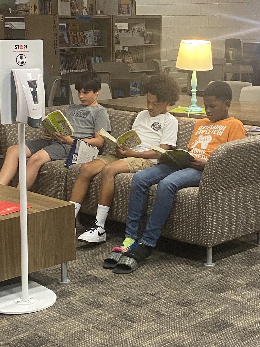 Students who read together, learn together📖. #BookClub <a href="/HumbleISD_PFE/">Pine Forest Elem</a>