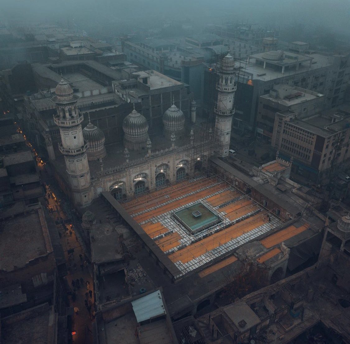 One of Peshawar’s most iconic sites is the Mughal-era Mahabat Khan Jumat. It was built in 1630 by the Mughal governor of Peshawar, Nawab Mahabat Khan.

Photo by <a href="/xwaxen/">Noman</a> 

#Peshawar #Pakistan #Travelbeautifulpakistan