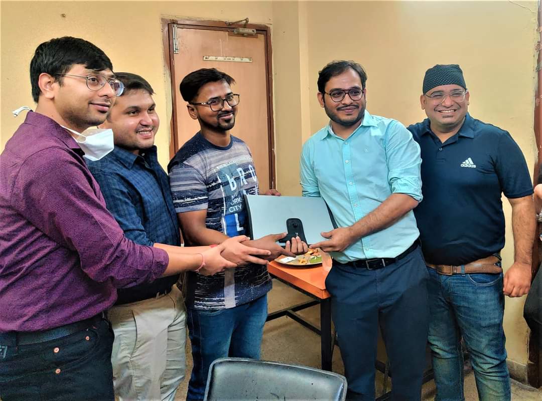 Sending heartfelt wishes to the newly elected team of RDA Representatives led by Dr Falgun at Sanjay Gandhi Memorial hospital, Delhi.
a sheer delight to have interacted with the incoming team and to have discussed the ideas of resident doctor welfare.
Regards