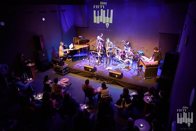 ¡Tenemos las fechas para la segunda edición del #FestivalFiftyFifty de Jazz y Poesía que celebraremos en Avilés! ¡Será del 10 al 13 de noviembre! Contaremos con aliados tan importantes para nosotros como el <a href="/TeatroPalacioVa/">Teatro PalacioValdés</a> <a href="/AvilesCultFact/">Factoría Cultural</a> <a href="/AytoAviles/">AytoAvilés</a> 📸 <a href="/carranza_foto/">Manu Carranza</a>