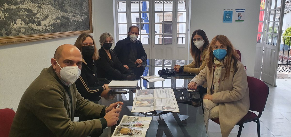 patrilla12's tweet photo. Avui ens ha rebut l'alcaldessa de l'ajuntament @aytoubrique Isabel Gomez i el tinent d'alcalde Manuel Ángel Chacon. Teixim aliances en la formació professionalitzadora de qualitat #Igualada #Ubrique #leathercluster @Escola_LaGaspar https://t.co/U0npsGsQgN