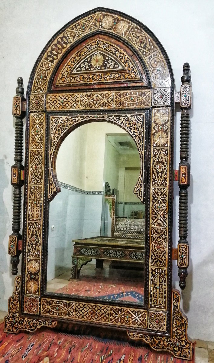 Oussamabout1's tweet photo. Boho mirror artisanat marocain decor bone inlay furniture asymmetrical mirror 1950s https://t.co/s9dNxINffy #entryway #midcentury #wall #outdoormirror #farmhousemirror #bohomirror #mantelmirror #boneinlayfurniture #asymmetricalmirror https://t.co/FvAid9FJj4