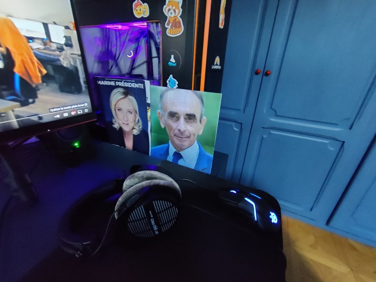 _fryzax_'s tweet photo. Vous aimez mon nouveau set up #setup2022 #Presidentielles https://t.co/qrVYurSqXT
