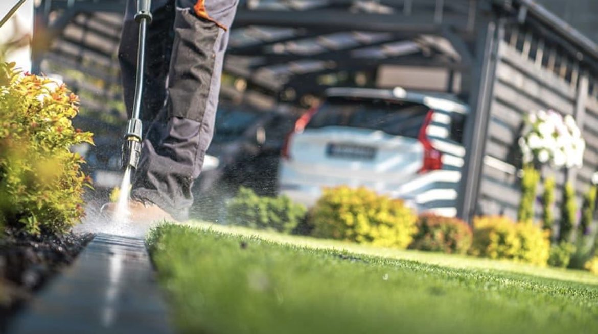 Pressure washing buisness in the KC/Kansas area.

The following services we provide are House Washing, Deck/Fence Washing, Conrete Cleaning and Gutter Cleaning

For more information you can reach out at (913)-263-9626
#kansas #pressurewashing #services #hydrosafepressurewashing