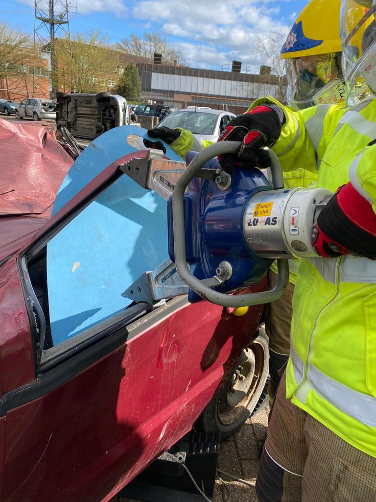 HIWFRS_LandD's tweet photo. This afternoon our #Trainees where introduced to #HydaulicEquipment and used this to reform a crushed car to its normal shape #Ramming #SpaceCreation #OpenShutLines https://t.co/zno8FXPABP