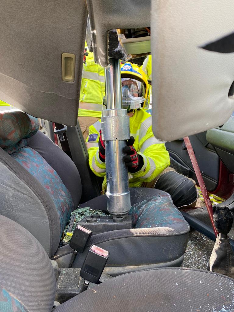 HIWFRS_LandD's tweet photo. This afternoon our #Trainees where introduced to #HydaulicEquipment and used this to reform a crushed car to its normal shape #Ramming #SpaceCreation #OpenShutLines https://t.co/zno8FXPABP
