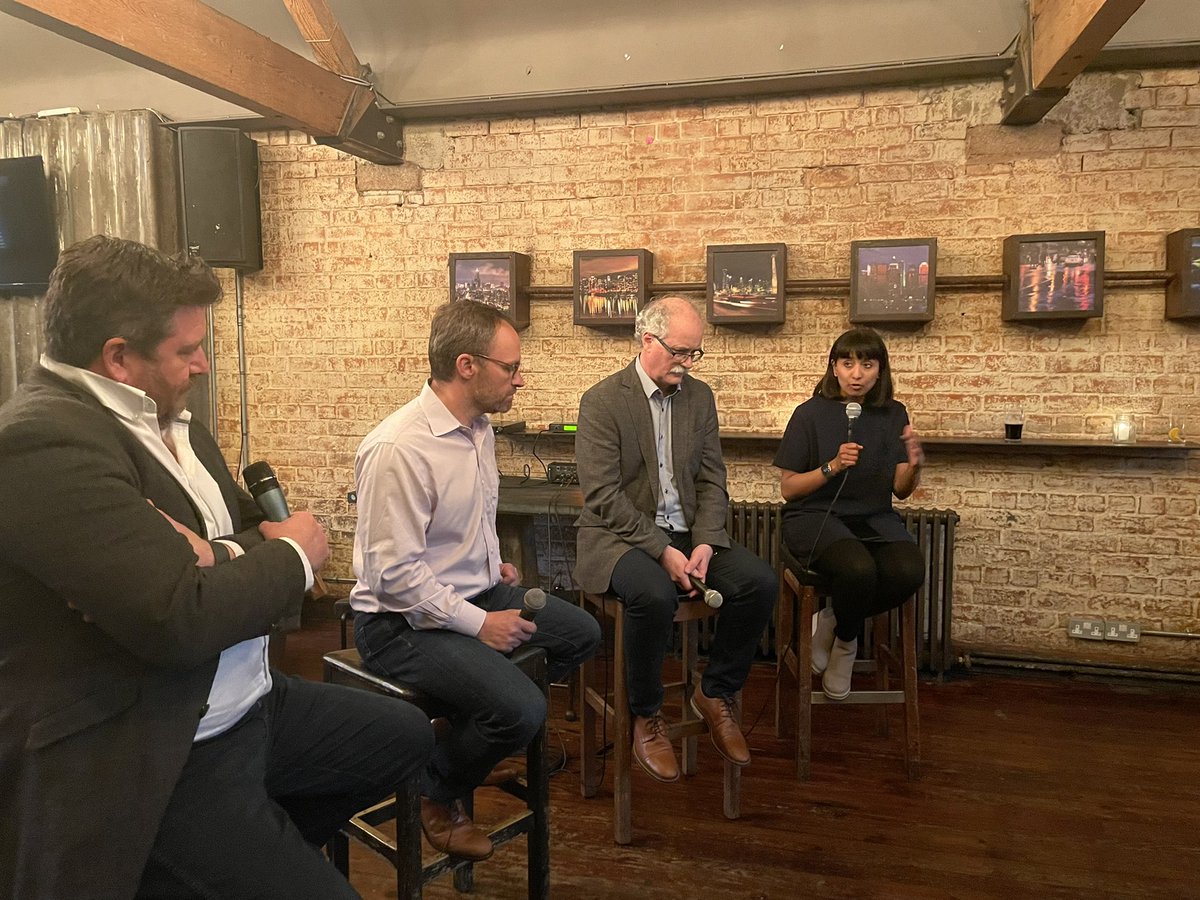 Fantastic turn in #Dublin tonight at #digitalhealthbrew. Multiple partners, multiple disciplines, blend rigger with newer tech - mobil &amp; cloud - combined with regulation. W/ <a href="/cHealthSkillnet/">ConnectedHealth_Skillnet</a> <a href="/Health2Dublin/">Health2Dublin</a>