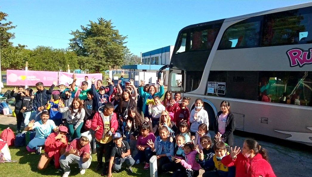 Leot14's tweet photo. Hoy iniciamos el Proyecto Experiencias Campamentiles en el Ambiente Natural,en el predio del #CeNADe
Le dimos la bienvenida a la EP 175 de #LaMatanza.
➡️Seguimos garantizando escenarios educativos de calidad.
@Kicillofok @AlbertoSileoni @danyvilar @FerEspinozaOK @ClaudiaBracchi1 https://t.co/4awnCiQK3O