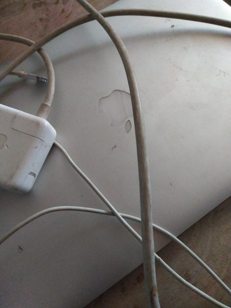 chicafromthechi's tweet photo. Have had you since maybe 2013? You served me well. Maybe one day I can replace you with a shiny new model. 😂@apple #riplaptop #applerocks https://t.co/9eTBCqsMZx