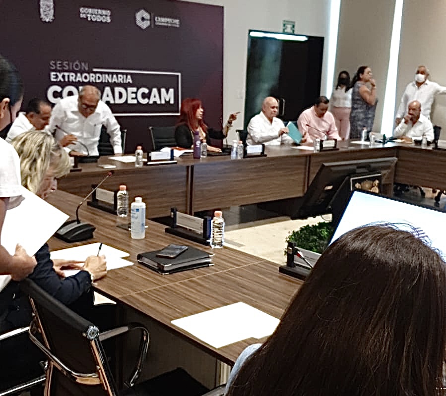 novagob_mx's tweet photo. #LNPPHoy El equipo del #LNPP del @CIDE_MX, liderado por @EduardoSojoGA, se encuentra en #Campeche en reunión con la Gobernadora @LaydaSansores y con el Mtro. Miguel A. Gallardo, Coord. Gral. del #COPLADECAM, entre otr@s asistentes y funcionari@s. https://t.co/IQbWMqWSvG