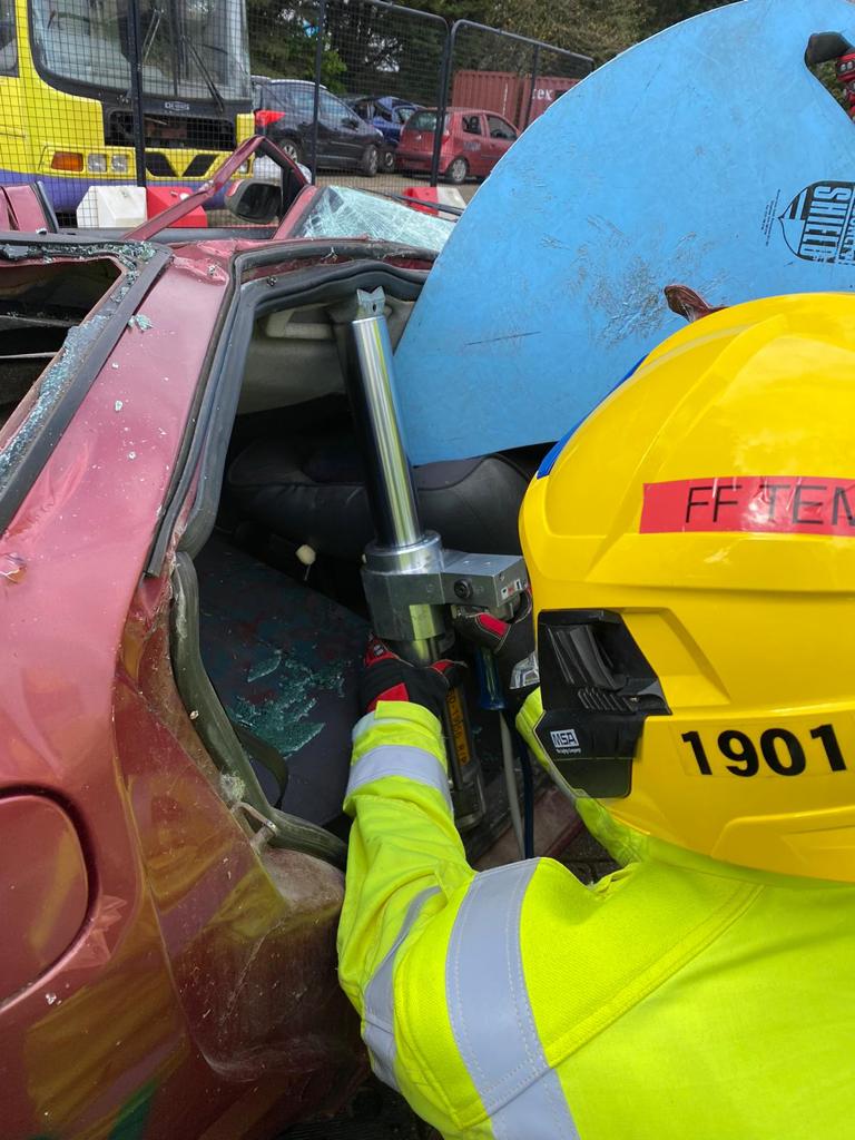 HIWFRS_LandD's tweet photo. This afternoon our #Trainees where introduced to #HydraulicRescueEquipment and used this to reform a crushed car #SpaceCreation #OpenShutLines https://t.co/Sz0dXocgdl