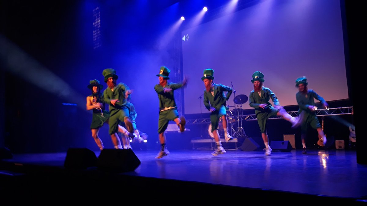 LRibeaupierre's tweet photo. Après deux ans d'attente, nous avons pu retrouver le plaisir de partager  : chants, danses, musiques,  poésies, émotions. Quel beau spectacle ! Élèves et professeurs : un talent fou ! Bravo à tous et merci pour cette nouvelle collecte pour l'Ukraine. @LRibeaupierre @acstrasbourg https://t.co/JxdQYiaHSb