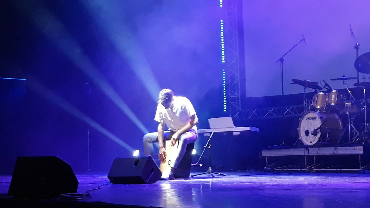 LRibeaupierre's tweet photo. Après deux ans d'attente, nous avons pu retrouver le plaisir de partager  : chants, danses, musiques,  poésies, émotions. Quel beau spectacle ! Élèves et professeurs : un talent fou ! Bravo à tous et merci pour cette nouvelle collecte pour l'Ukraine. @LRibeaupierre @acstrasbourg https://t.co/JxdQYiaHSb