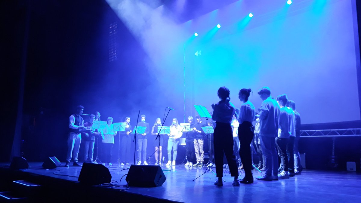 LRibeaupierre's tweet photo. Après deux ans d'attente, nous avons pu retrouver le plaisir de partager  : chants, danses, musiques,  poésies, émotions. Quel beau spectacle ! Élèves et professeurs : un talent fou ! Bravo à tous et merci pour cette nouvelle collecte pour l'Ukraine. @LRibeaupierre @acstrasbourg https://t.co/JxdQYiaHSb