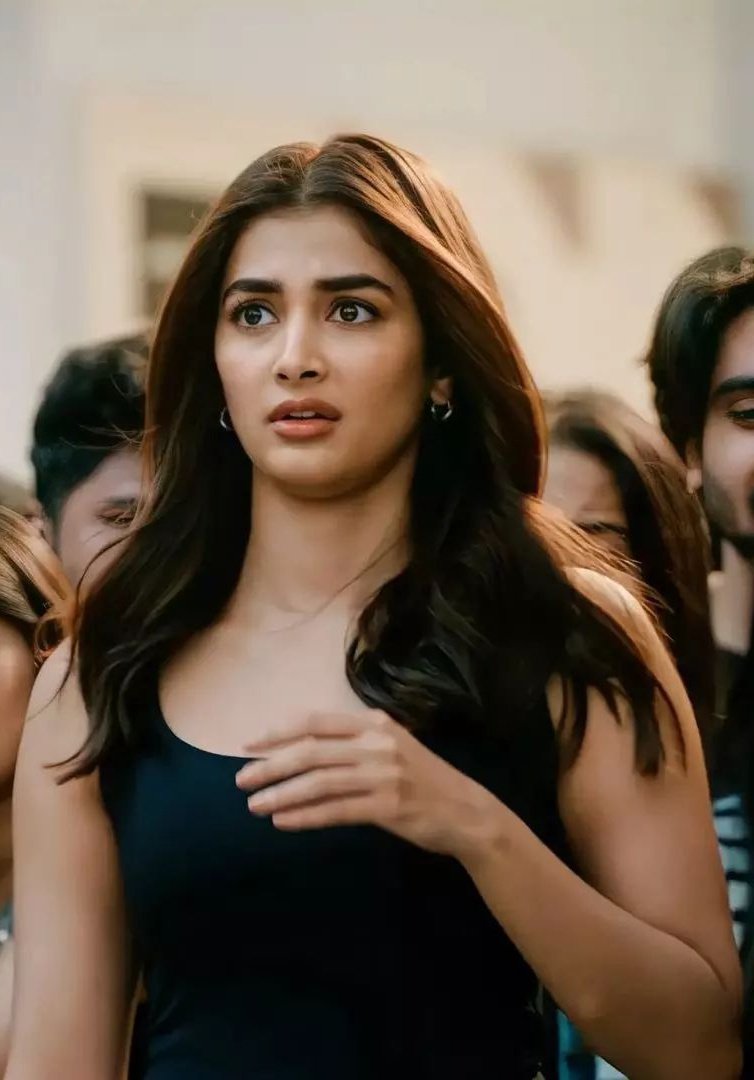 AnilFapzForKaju's tweet photo. When her HOD👴🏻 announces her as the TOPPER🥇 of the Branch🏨 after begging🥺 him to pass her as she's been failed in 2 subjects. She knows what she has to DOs with HOD👴🏽in return at that night 🛌🏻 https://t.co/nz6lA5deTX