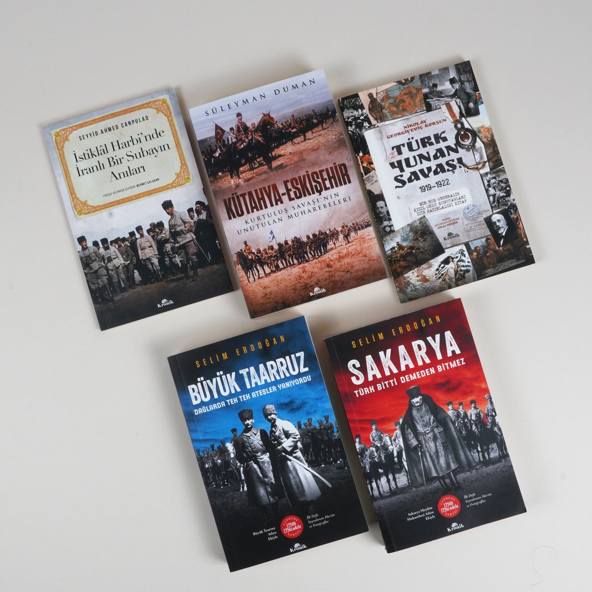 🚨ÇEKİLİŞ 📢
12 Nisan Salı gününe kadar bu tweeti RT edip hesabımı ve @kronikkitap'ı takip eden 3 KİŞİYE, Milli Mücadele Seti'nden seçeceği bir kitap hediye. 
kronikkitap.com/kitap/milli-mu…