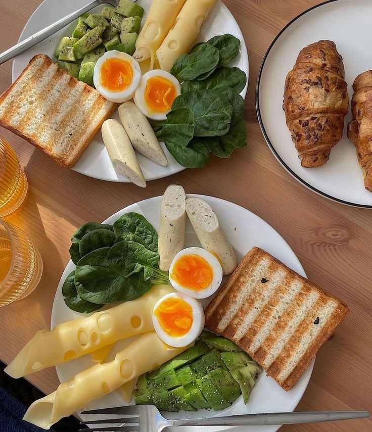 All my favourite days are sunny ⛅🌾🥑🥞