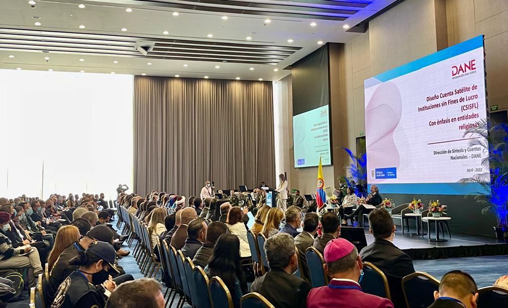 Baena's tweet photo. .@MinInterior y @DANE_Colombia diseñan la cuenta satélite de aportes del sector religioso. Estudio preliminar evidencia que “Las organizaciones religiosas  [...] forman parte de un grupo de entidades que están pesando preliminarmente el 4,5% del valor agregado de la economía” https://t.co/VtT84ah93Y
