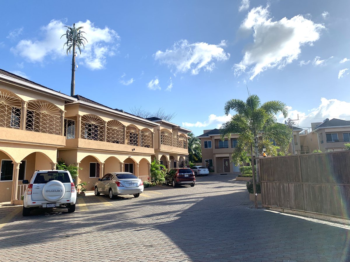 JavaBookings's tweet image. Make your Enquiries Today! 
This beautiful property is perfect for a getaway with family and friends. 💗🇯🇲
#Jamaica #LuxuryProperty #VacationRental #JavaBookings