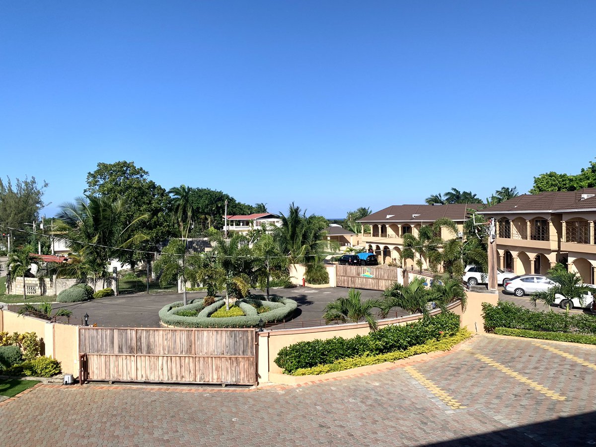 JavaBookings's tweet image. Make your Enquiries Today! 
This beautiful property is perfect for a getaway with family and friends. 💗🇯🇲
#Jamaica #LuxuryProperty #VacationRental #JavaBookings