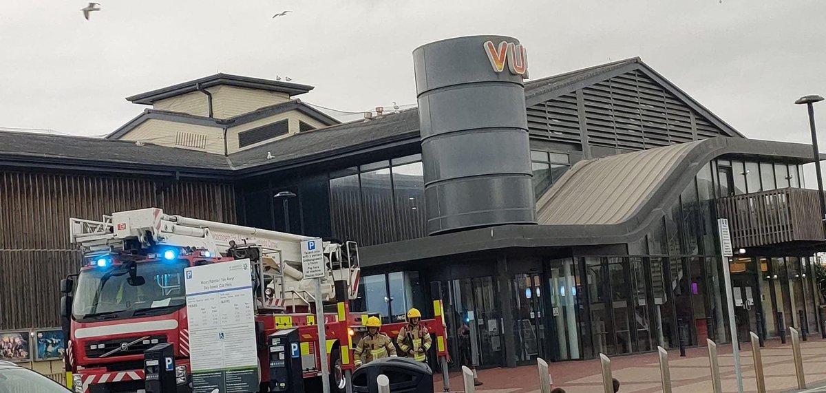 LetJenKnow's tweet photo. @NorthWalesFire to the rescue! 🤞🏻🤞🏻🤞🏻 https://t.co/FUfZTDki3T