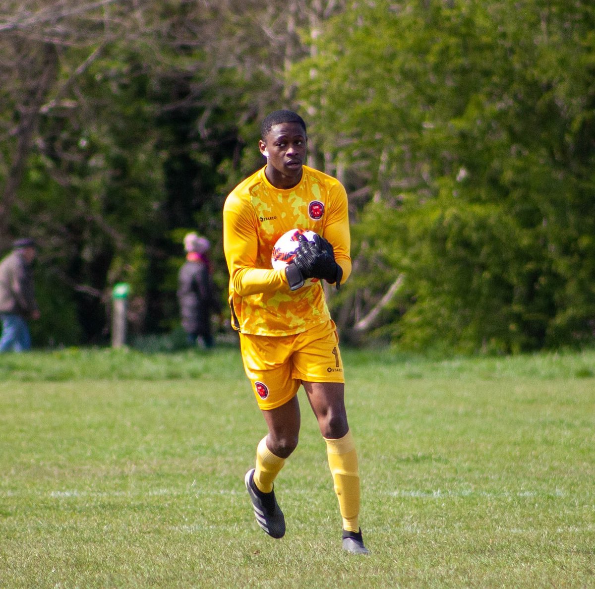 sfn_fc's tweet photo. Back in training tomorrow ahead of this weeks game!!
#SFNFC #kickitout #upthesfn ⚫️🔴 https://t.co/R1IOtQVoPw