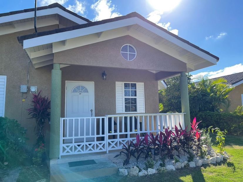 JavaBookings's tweet image. Multiple 2 Bedroom Private Homes are available for both Long and short term Rentals. Find one that suites you best with us today! 🇯🇲
#GatedCommunity #StAnn #Property
