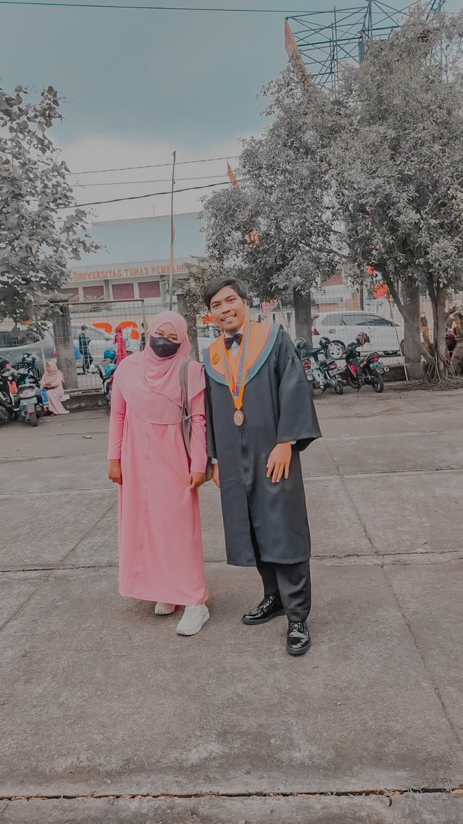 latif_aabd's tweet photo. 25 tahun lagi pisan foto keluarga. Dan foto rencana mau berkeluarga https://t.co/ObK5MKNv4C