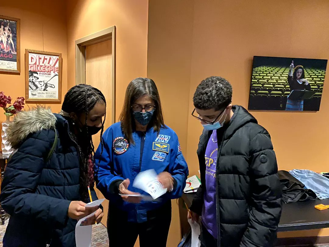 On Sunday, we had the amazing opportunity to learn about the Voyager Space Mission through the eyes of Albany native and former NASA Astronaut, Nicole Stott! Then we watched the Schenectady Symphony concert and the world premiere of “Voyager: Journey to the Stars” performance.