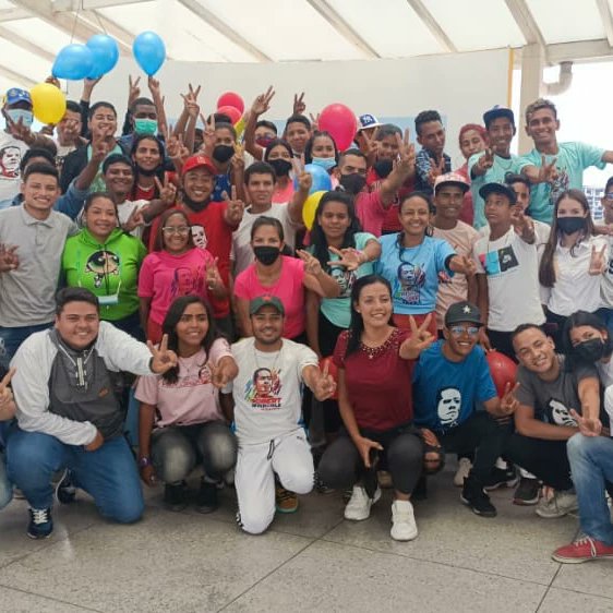 MisionRsMiranda's tweet photo. #AlMomento. Así nos escontramos hoy tras ejecutar hoy la *discusión de las 3R.nets* desde el municipio sucre con participación especiales de exponentes de la juventud del partido Regional.

#RobertMirandaEnCongreso
@soy_urquia 
@HectoRodriguez 
@misionrsoficial
@luis_guitian_1993 https://t.co/HZdUknHYar