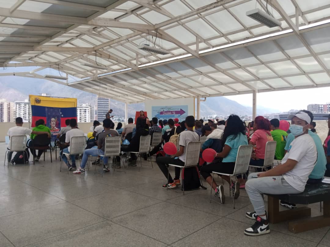 MisionRsMiranda's tweet photo. #AlMomento. Así nos escontramos hoy tras ejecutar hoy la *discusión de las 3R.nets* desde el municipio sucre con participación especiales de exponentes de la juventud del partido Regional.

#RobertMirandaEnCongreso
@soy_urquia 
@HectoRodriguez 
@misionrsoficial
@luis_guitian_1993 https://t.co/HZdUknHYar