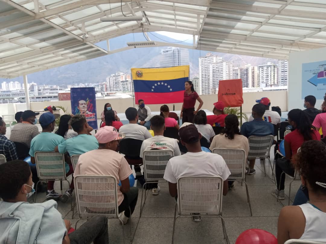MisionRsMiranda's tweet photo. #AlMomento. Así nos escontramos hoy tras ejecutar hoy la *discusión de las 3R.nets* desde el municipio sucre con participación especiales de exponentes de la juventud del partido Regional.

#RobertMirandaEnCongreso
@soy_urquia 
@HectoRodriguez 
@misionrsoficial
@luis_guitian_1993 https://t.co/HZdUknHYar