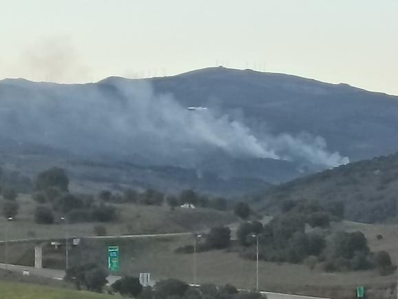 Incêndio ativo em Rabal, Bragança. No local estão 17 operacionais, apoiados por 6 veículos.