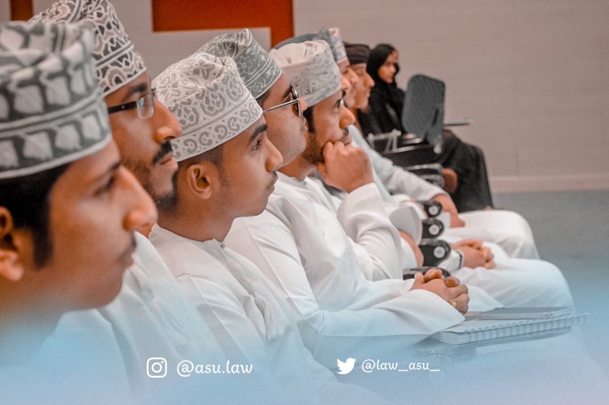 law_asu_'s tweet photo. مقتطفات من ورشة اليوم الخامس من ابريل (ماذا بعد التخرج) من تقديم الدكتور هلال الراشدي والأستاذ المحامي خلفان المحروقي ورشة ممتعة ومفيدة جدا 

#جامعة_الشرقية https://t.co/qQhK6XHyD3