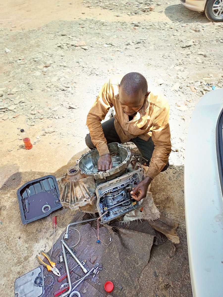 k_bbaale's tweet photo. Gearbox man at wrk https://t.co/wpx4eUONRZ
