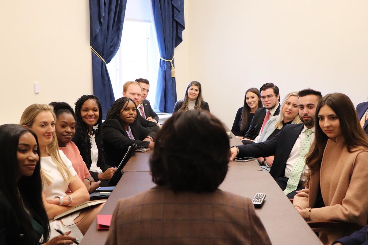 RepValDemings's tweet photo. An absolute pleasure to meet with the young men and women of the Florida Gubernatorial Fellows Program. I am positive that the future of Florida, our nation, and the world will be in good hands. I am excited to see all that they will CONTINUE to accomplish. https://t.co/504tTr1mvF