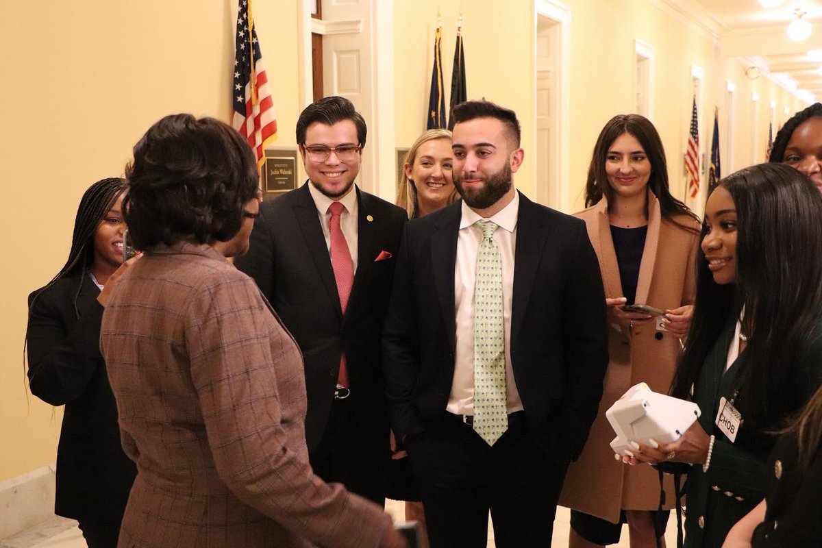 RepValDemings's tweet photo. An absolute pleasure to meet with the young men and women of the Florida Gubernatorial Fellows Program. I am positive that the future of Florida, our nation, and the world will be in good hands. I am excited to see all that they will CONTINUE to accomplish. https://t.co/504tTr1mvF
