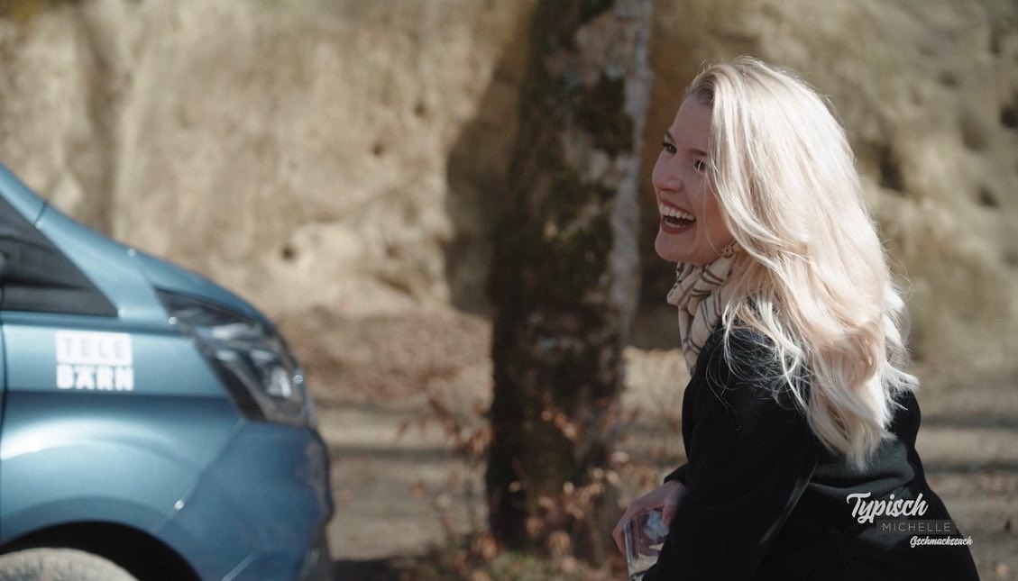 MichelleBernhar's tweet photo. Chochä mitem Töffrennfahrer Domi Aegerter hüt @TeleBaernTV 

@DomiAegerter77 #telebärn #77 #typischmichelle #domiaegerter #tv #bern https://t.co/GD4A1pq4qA