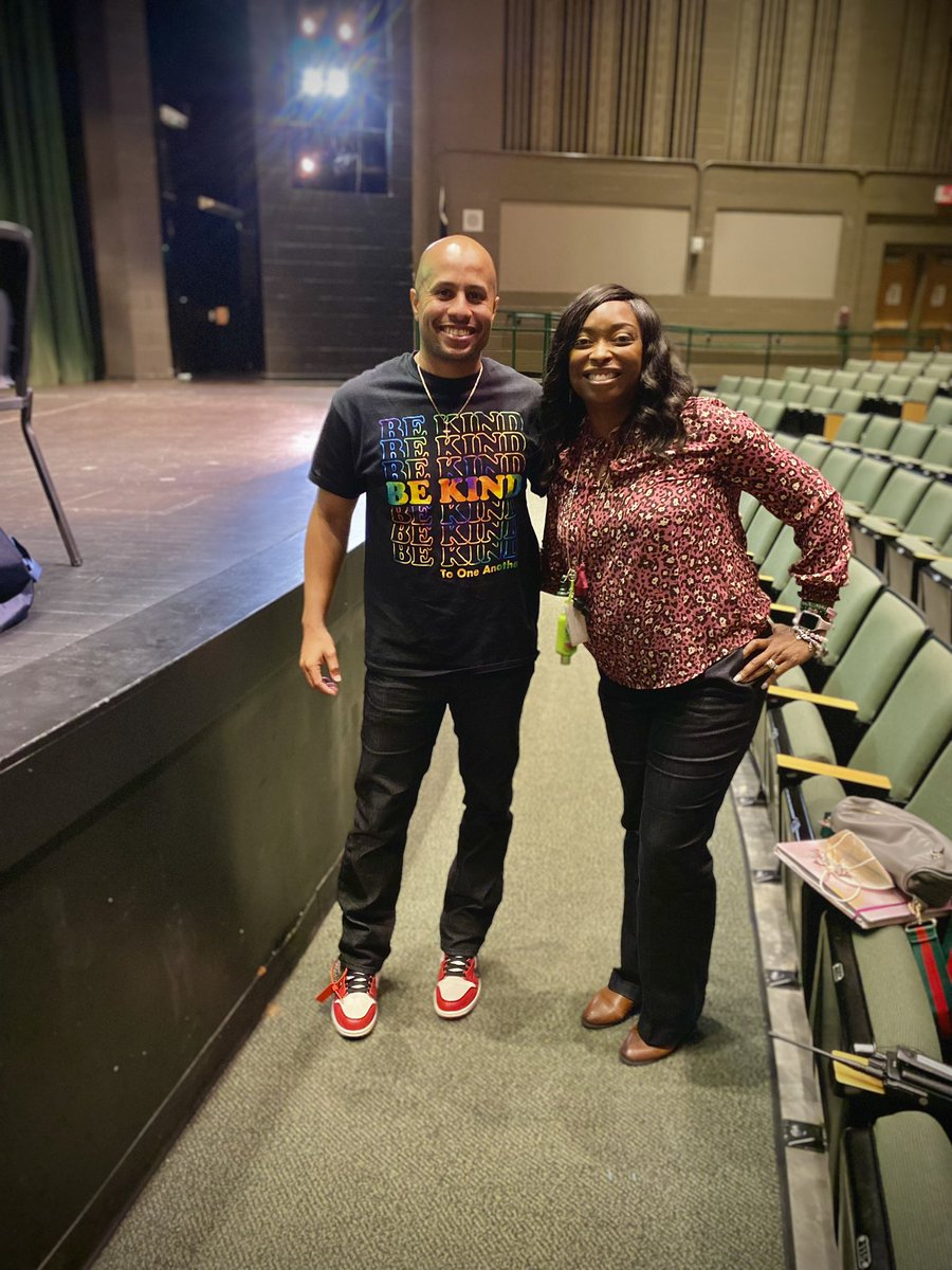 S/O <a href="/neshunda/">Neshunda Walters</a> the principal at <a href="/eauclairehssc/">Eau Claire High</a> for having me pour into her students today. I gave each student a green pawn ♟ &amp; shared with them how a pawn goes up for promotion by simply moving one step ahead. They truly loved the analogy and liked their chess piece #KyleSpeaks