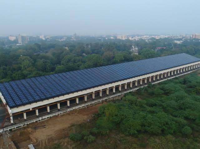 Verdant_Sphere's tweet photo. @MikeHudema True, the Government is further looking towards alternatives for the installation of solar panels.

In Gujarat, the state of #India, Gov. Installed a canal top solar plant with a capacity of 10MW,3.5km long &amp; 3024 solar panels on a bridge #energy #climatechange #green #COP26 https://t.co/dfbLUefxbs