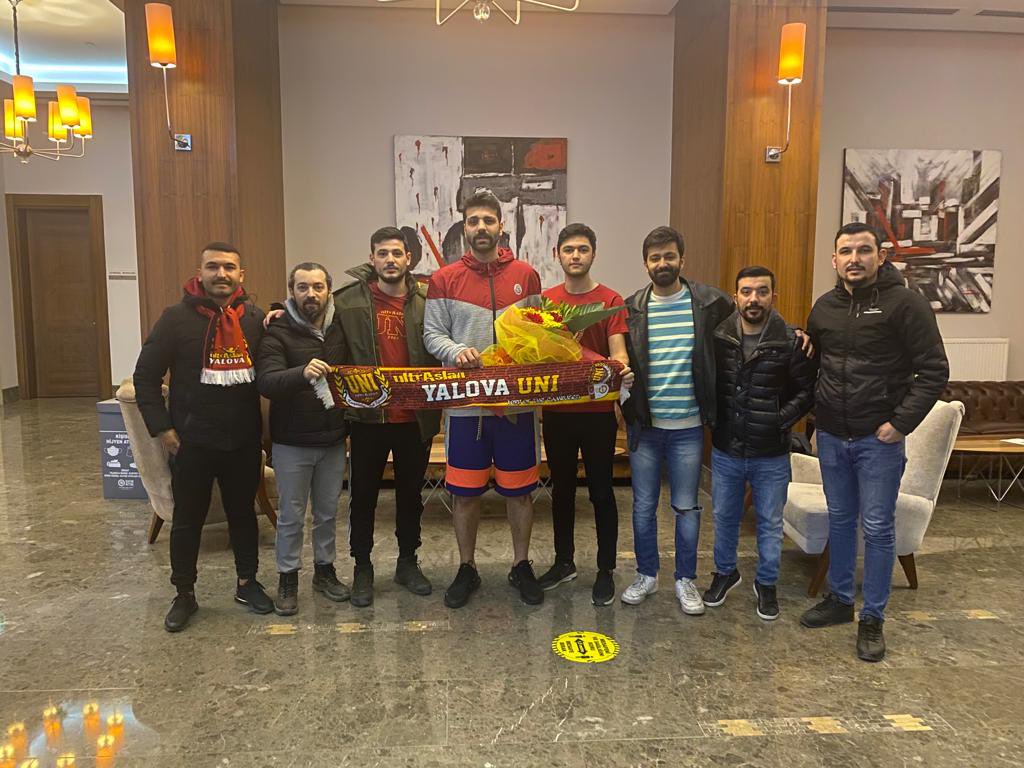 uAUNIYalova's tweet photo. Basketbol takımımızı Semt77 Yalova-Galatasaray NEF maçı öncesi kaldıkları otelde ziyarette bulunup, başarılar diledik.

#ultrAslanUNI https://t.co/5YLBlOZKQ0