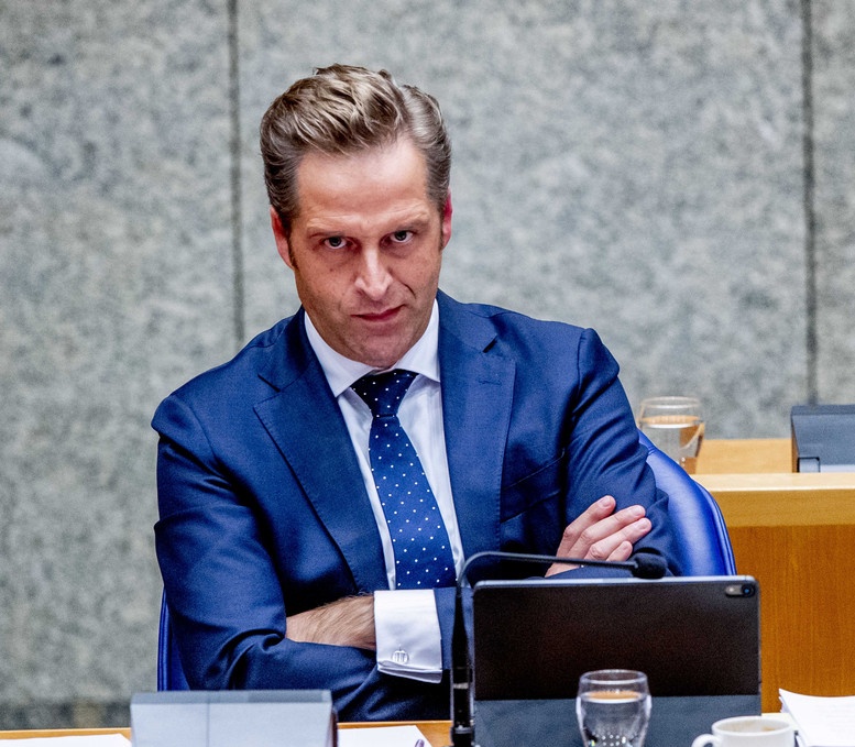 VVendetta84's tweet photo. 2 jaar heeft Hugo z'n gang kunnen gaan met de boel bedriegen, liegen, wegsluizen van informatie, corrupte deals sluiten, mensen dwingen en chanteren in het nemen van medische handelingen ook al wouden ze dit niet!
Dit kan niet zonder gevolgen blijven....
#hugodejonge #HugoExit https://t.co/UUDEc2nTj4