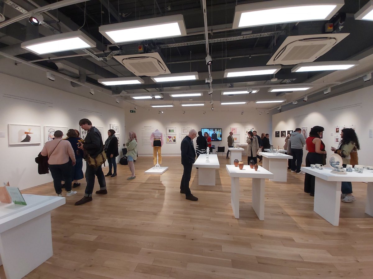 suzy_o_hara's tweet photo. Delighted to be at the fabulous new #CreativeSunderland gallery opening tonight featuring an impressive array of work by @sunderlanduni #arts and #design students #CreativeFutures curated by @MikeCollierArt @NGC_GlassCentre Well worth a visit https://t.co/6QeS7MxhxL