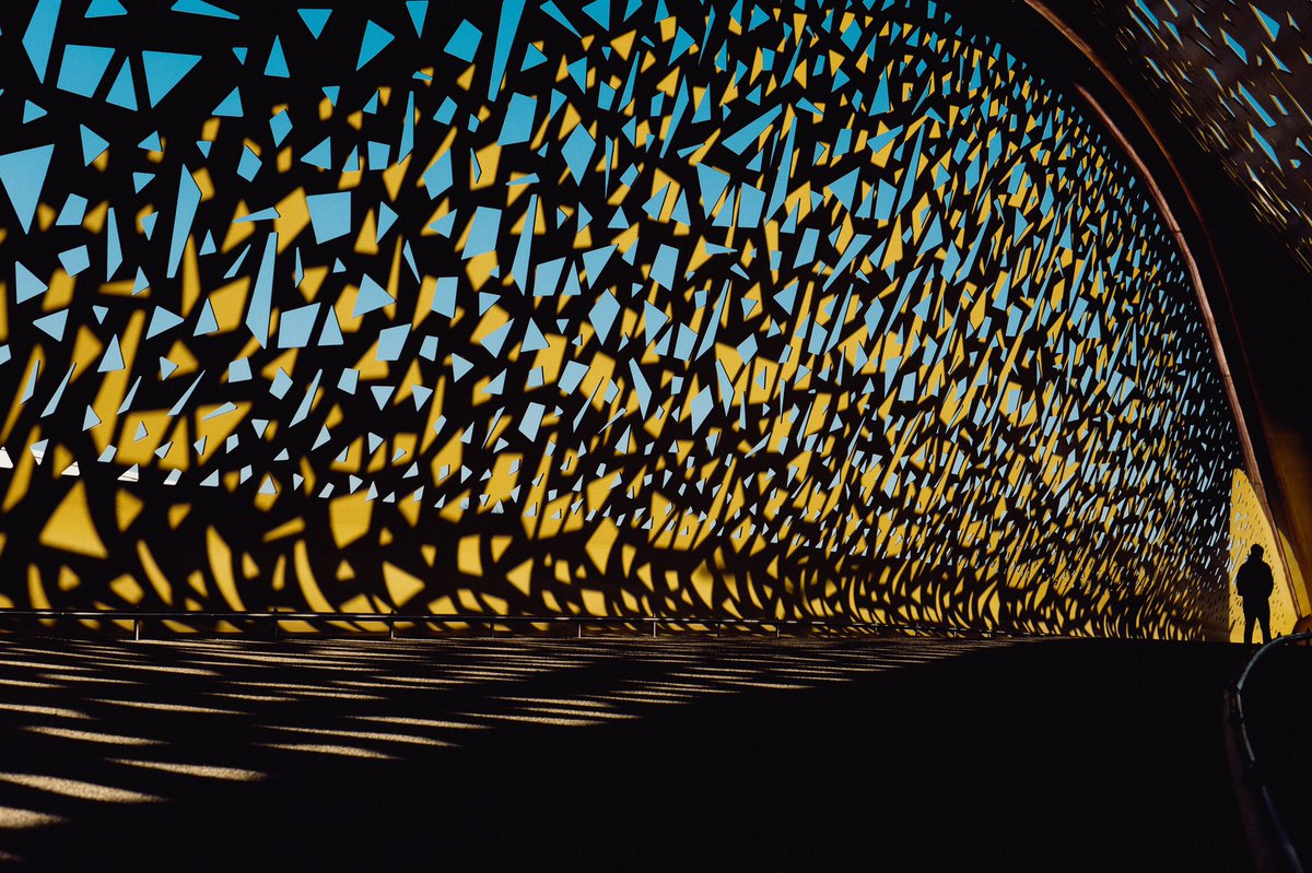 GildedBones's tweet photo. Really pleased with this one after a long period of No street photography. Copr bay bridge Swansea, March 2022.  #swansea #copr #coprbay #streetphotography #StreetArt https://t.co/XWdEAawXqZ