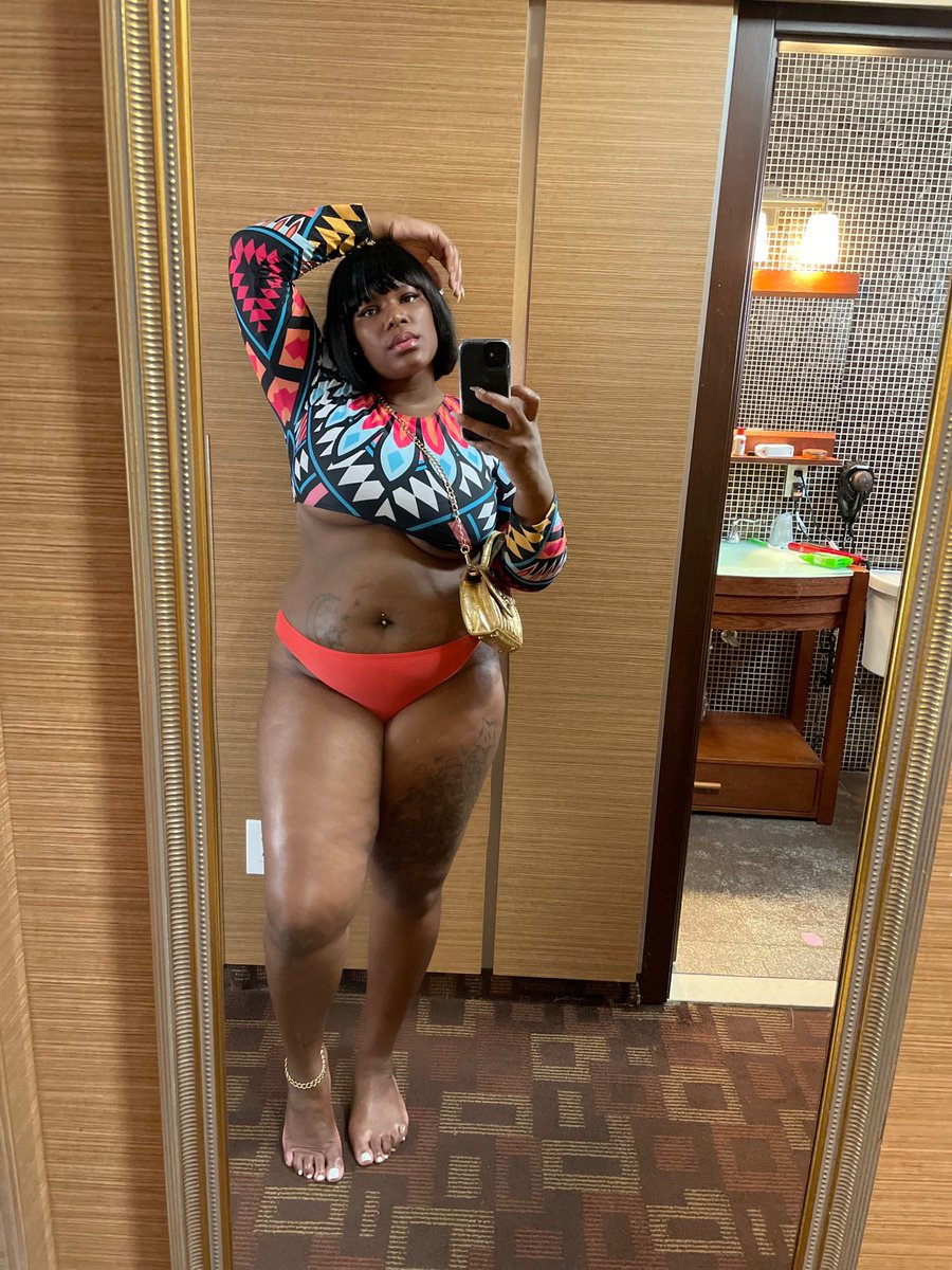 HappyToBeHumble's tweet photo. I’m deciding to spend my Tuesday Day Drinking at the Bar by the Pool. Maybe I’ll swim maybe i will be to intoxicated and i won’t. We shall see, Ttyl 💕 https://t.co/Lx1yazYqGK