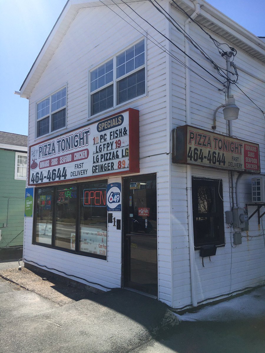 Pizza Tonight (218 Pleasant St, Woodside)

Pizza to-DAY! Don’t let the name deceive you - walked in at noon for a fresh pizza out of the oven.

< 1/4 size
Very sweet sauce
Chewy, sweet crust 😋
Meh cheese &amp; pepp
$4.5 a slice (with pop)

Cheap. Good. Mom’s. Pizza.

Rating: 5/10