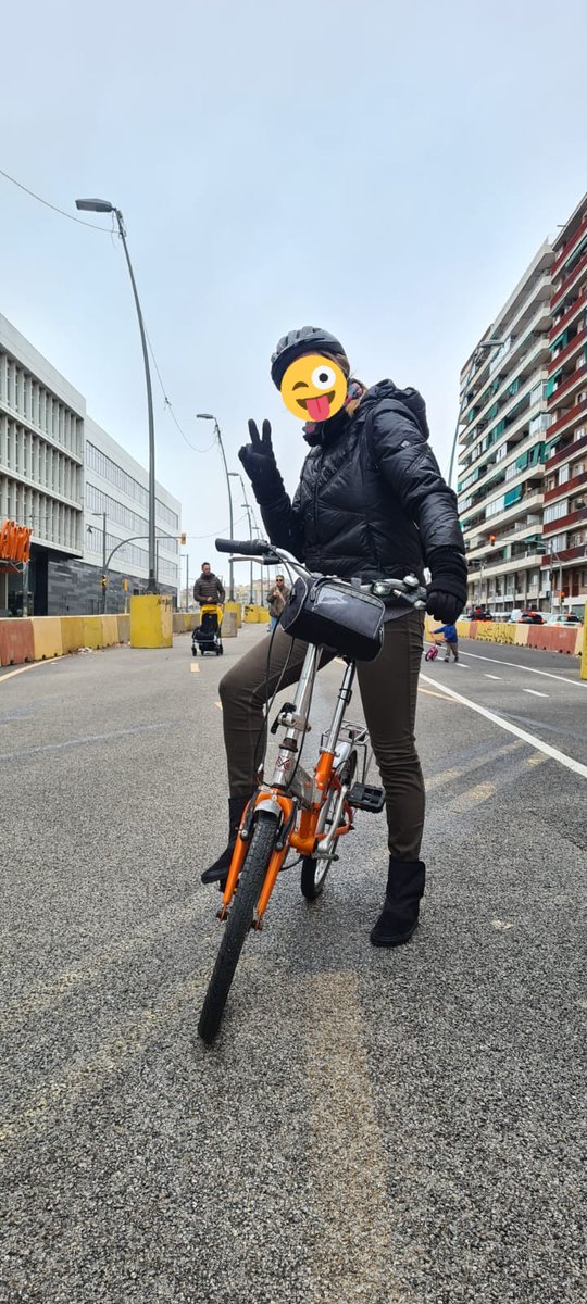 biciclona's tweet photo. Dia 3/04 i Dia 2 de #30DAB #30DEB a conèixer una Gran Via sense cotxes, més neta i silenciosa, per sobre de Glòries... i comprovar que encara #NoSomDeSucre https://t.co/Mufz8HFFGK
