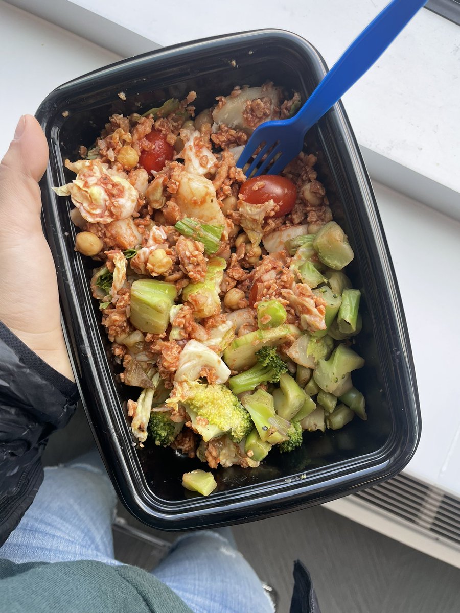 NicoleTremsky's tweet photo. Using reusable container and utensils for lunch :) #365challenge @DrJDAtkinson https://t.co/KXP6C3UDmC